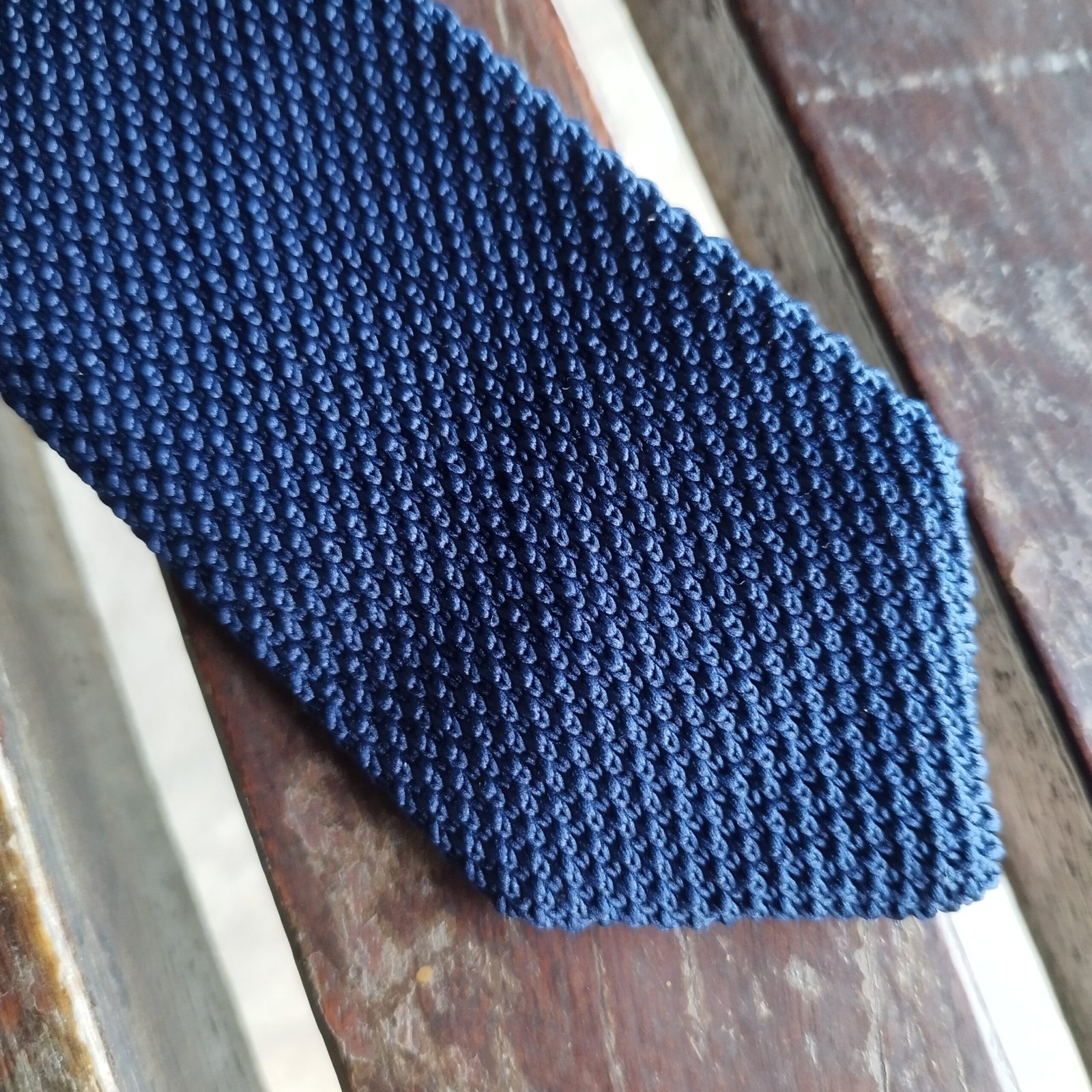 gravata de crochê azul