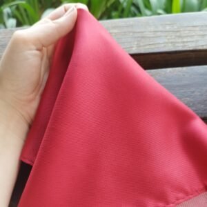 Lenço de Seda Pura Vermelho Queimado Maquinetado – Elegância Discreta para o Bolso do Paletó