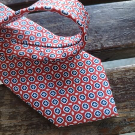 Gravata de Seda Vermelho Queimado com Estampa Clássica Branca e Azul