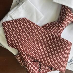 Gravata de Seda Vinho com Estampa de Folha de Bordo