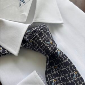 Gravata de Seda Preta com Estampa de Tucano