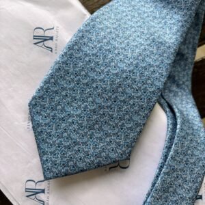 Gravata Azul de Seda Pura com Estampa Floral Tradicional