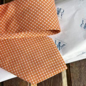 Gravata Laranja de Seda Pura com Estampa Floral Tradicional